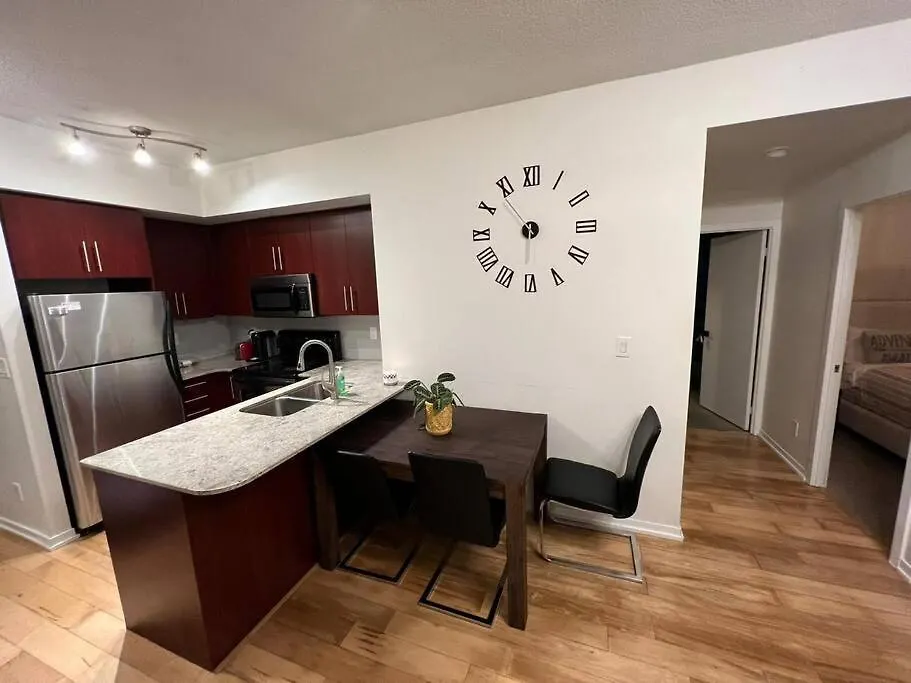 Apartment Prestigious 2-Bdrm Condo - Across From Scotiabank Arena Toronto Canada